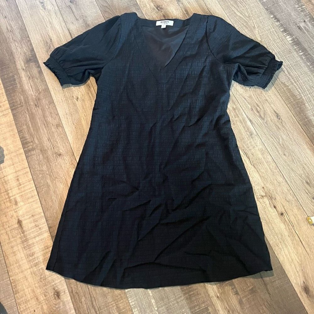 BB Dakota Black Crinkle Texture
Short Sleeve Shift Dress Size S